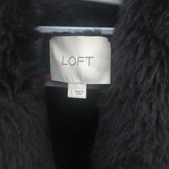 🦉NWOT Ann Taylor Loft Faux Fur Suade Black Vest Sz L - Picture 3 of 7